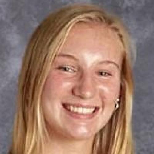 Headshot of Hannah Custer